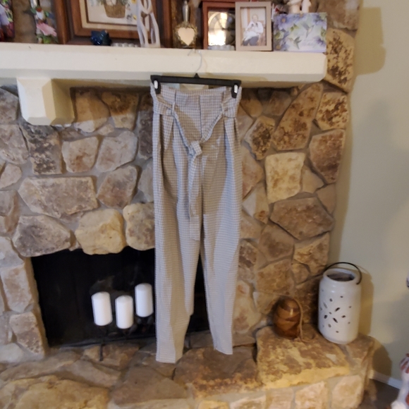 NEW WITH TAGS!High-Waisted Tapered Pants, Check Print with belt - Picture 6 of 8